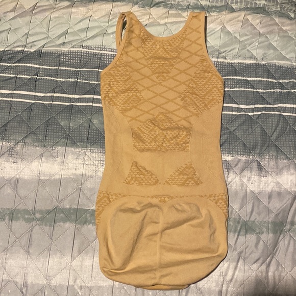 Cream Shape Wear - Picture 3 of 4